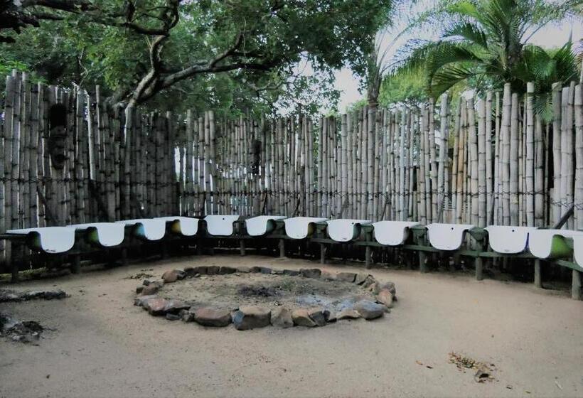 Общежитие Hazyview Adventure Backpackers