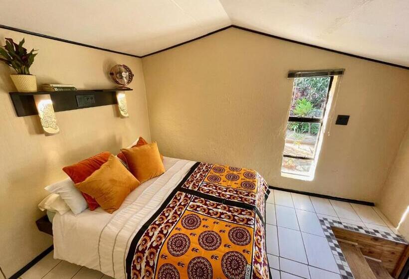 Общежитие Hazyview Adventure Backpackers