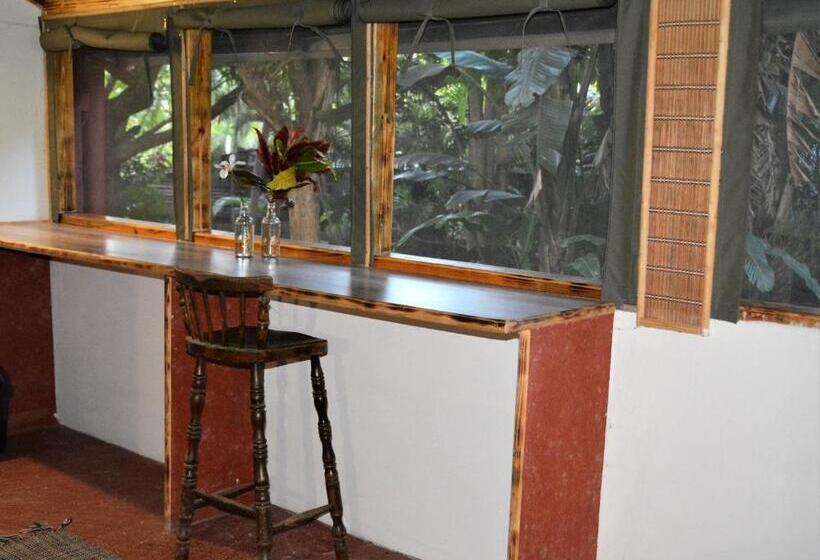 Общежитие Hazyview Adventure Backpackers