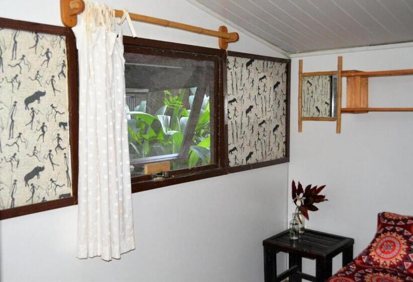 Общежитие Hazyview Adventure Backpackers