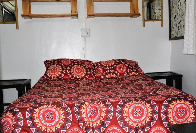 Общежитие Hazyview Adventure Backpackers