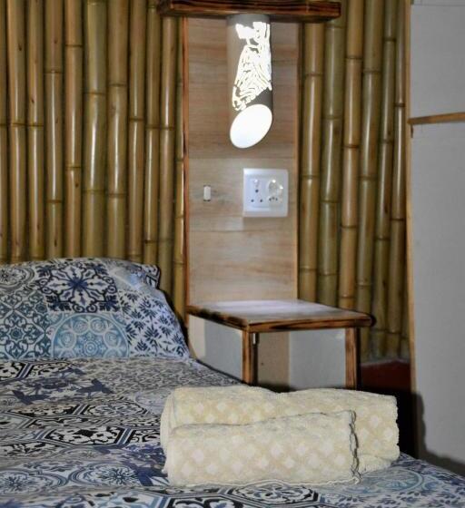 Общежитие Hazyview Adventure Backpackers