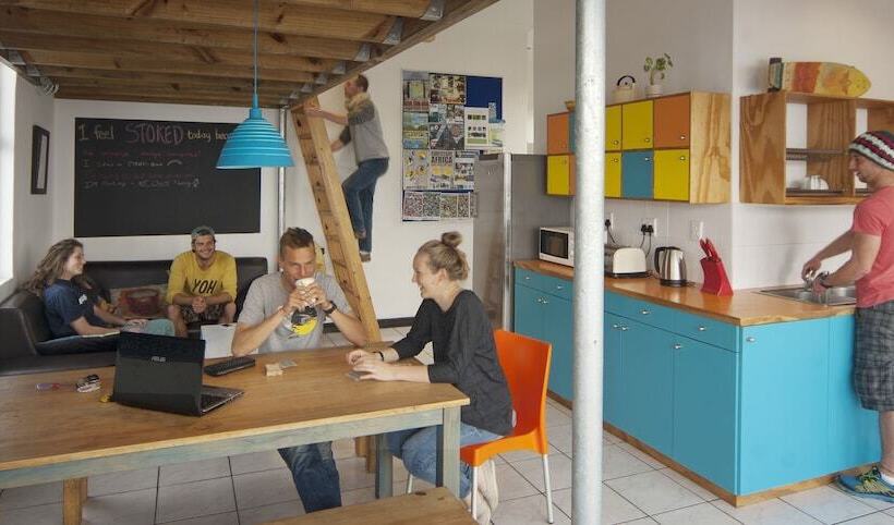 فندق صغير Stoked Backpackers