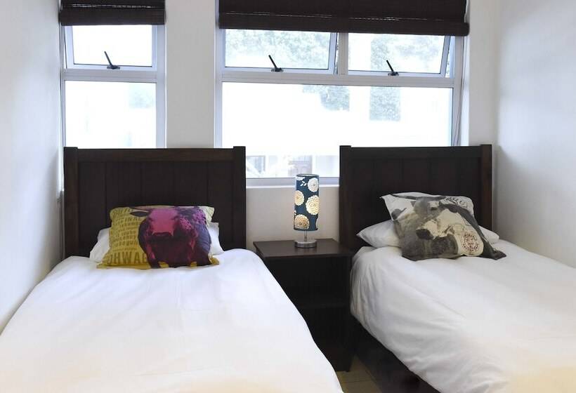 فندق صغير Stoked Backpackers