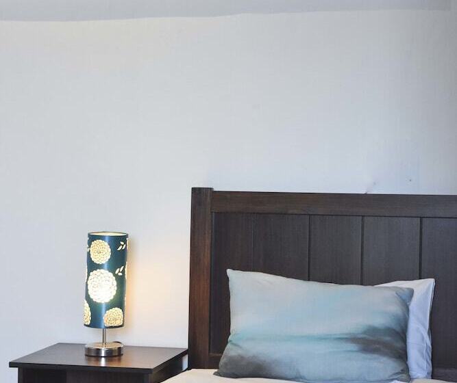 فندق صغير Stoked Backpackers