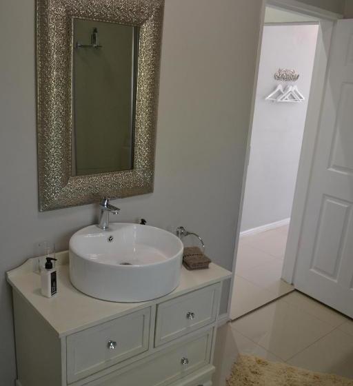 مبيت وإفطار The Garden Shed Guest House