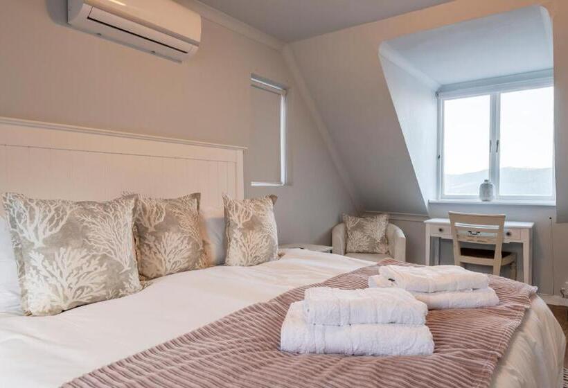 Bed and Breakfast 6 On Protea