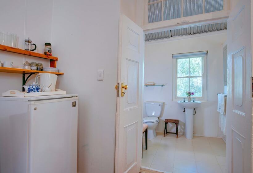 مبيت وإفطار 81 On Church Guest House