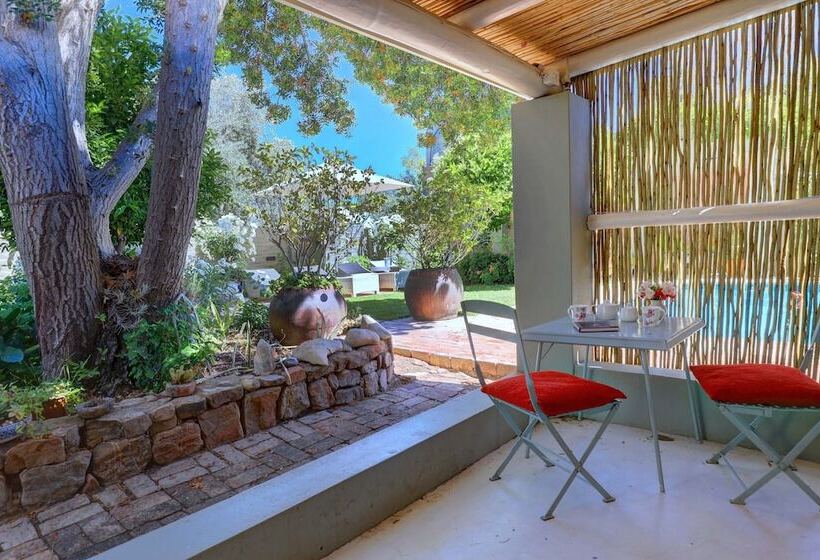 مبيت وإفطار 81 On Church Guest House