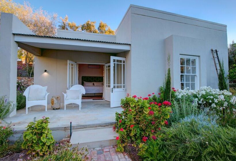 مبيت وإفطار 81 On Church Guest House