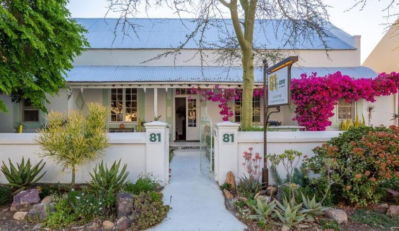 مبيت وإفطار 81 On Church Guest House