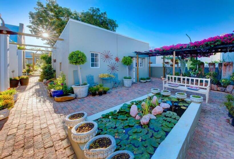 مبيت وإفطار 81 On Church Guest House