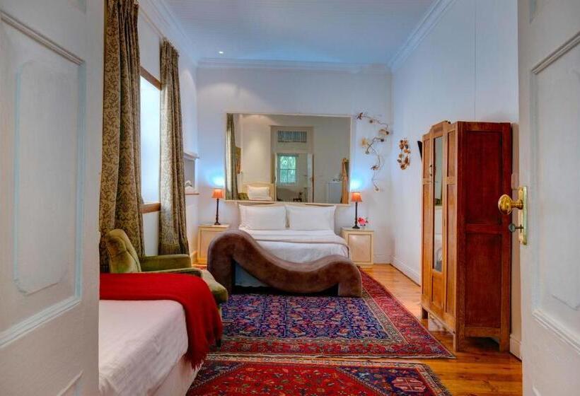 مبيت وإفطار 81 On Church Guest House