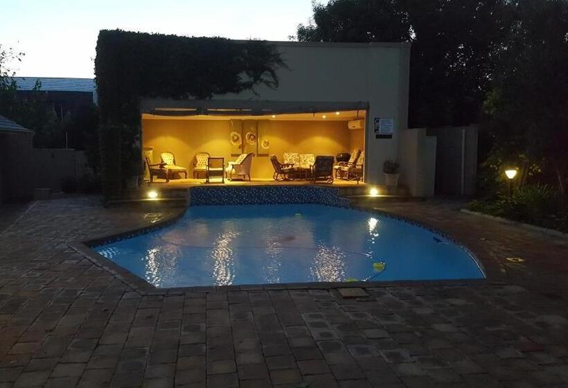 مبيت وإفطار Acacia Lodge