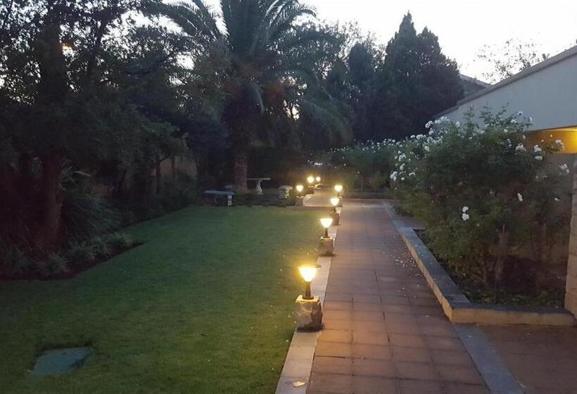 مبيت وإفطار Acacia Lodge