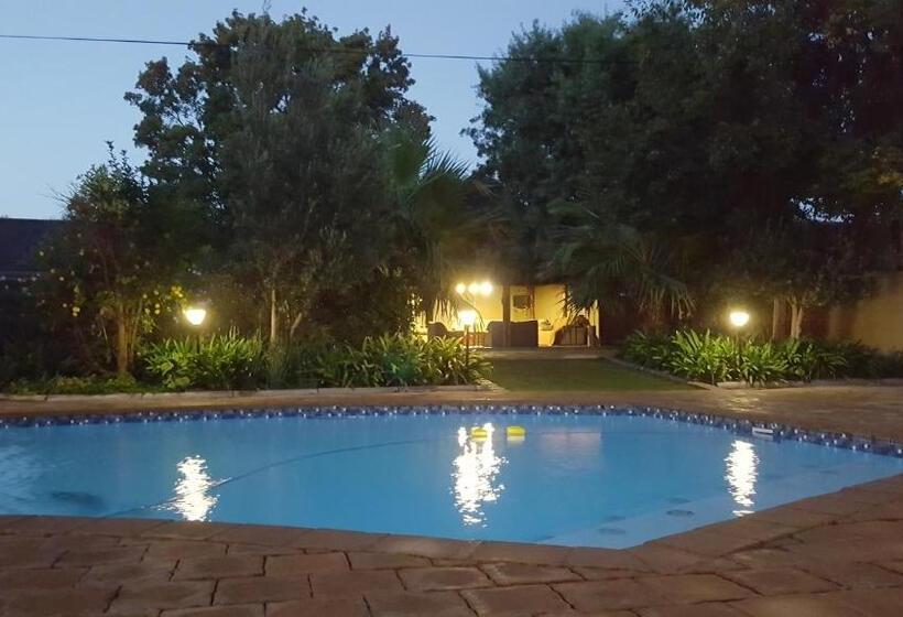 مبيت وإفطار Acacia Lodge