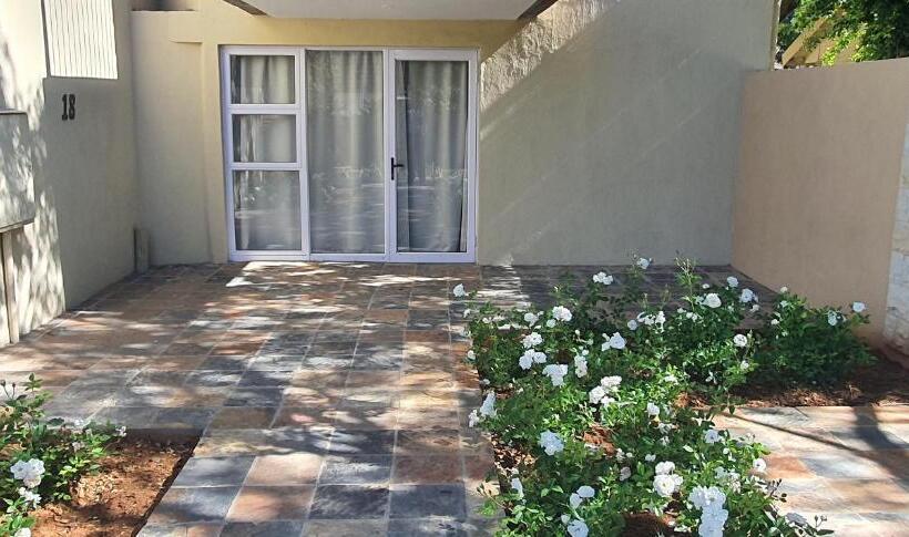 مبيت وإفطار Acacia Lodge