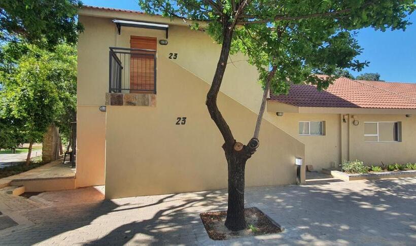 مبيت وإفطار Acacia Lodge