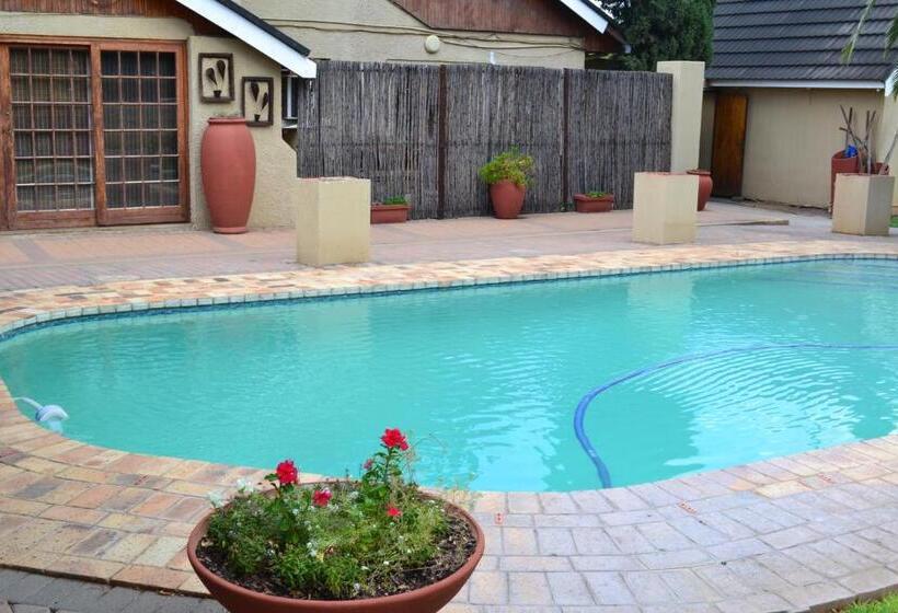 مبيت وإفطار Castello Guesthouse Vryburg