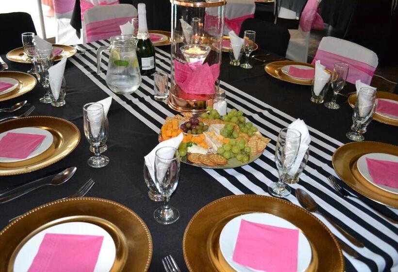 مبيت وإفطار Castello Guesthouse Vryburg