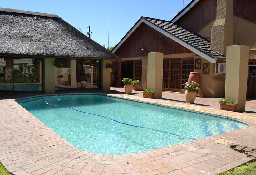 مبيت وإفطار Castello Guesthouse Vryburg
