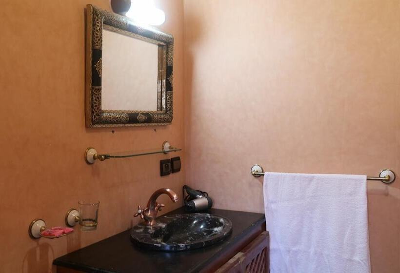 تختخواب و صبحانه Dar Aymane