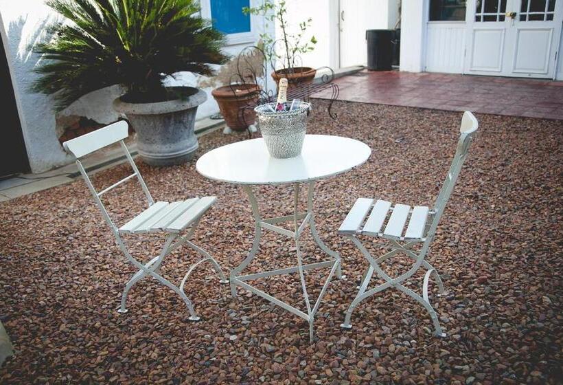 مبيت وإفطار Epistay