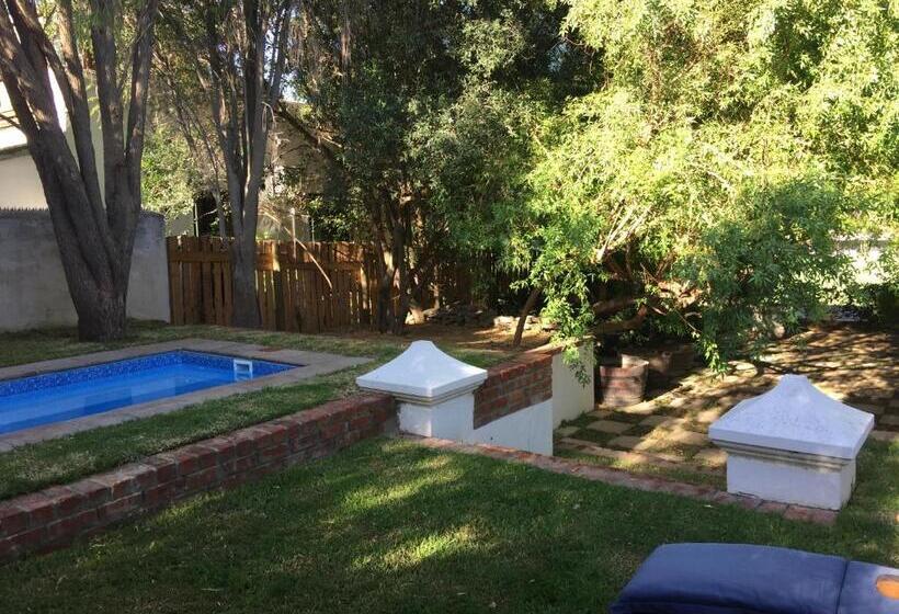 مبيت وإفطار Epistay