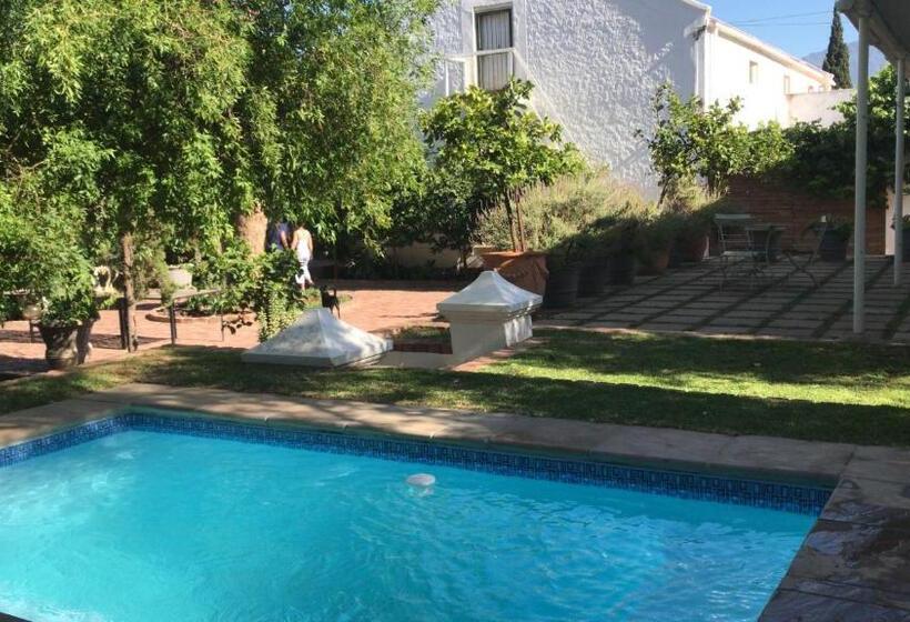 مبيت وإفطار Epistay