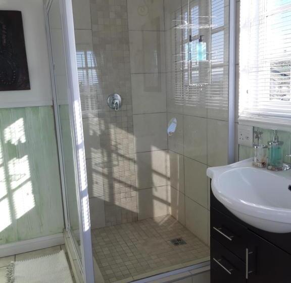 تختخواب و صبحانه Franmarel