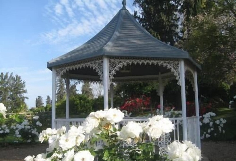 تختخواب و صبحانه Happy Lands Farmstay