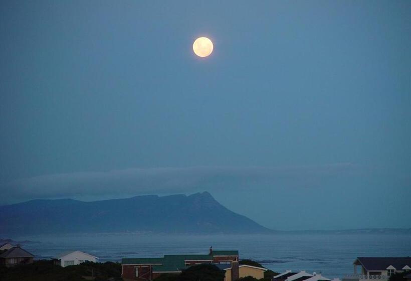 צימר Jack's Seaview Inn