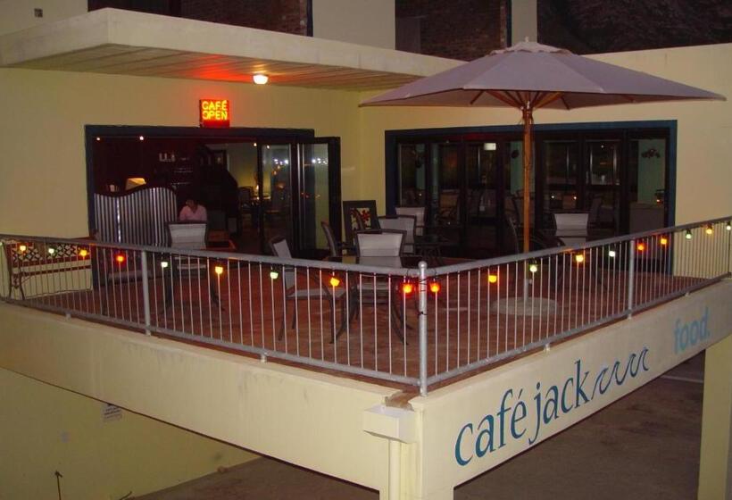 צימר Jack's Seaview Inn