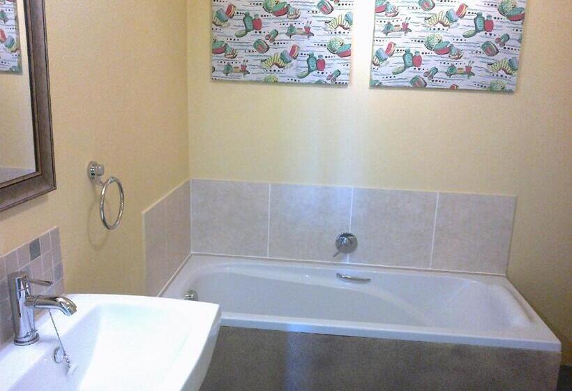 צימר Jack's Seaview Inn