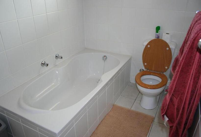 مبيت وإفطار Laings Lodge