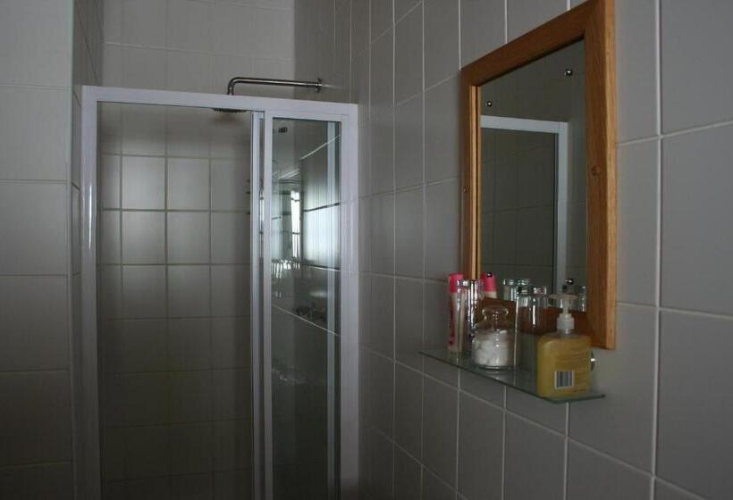 مبيت وإفطار Laings Lodge