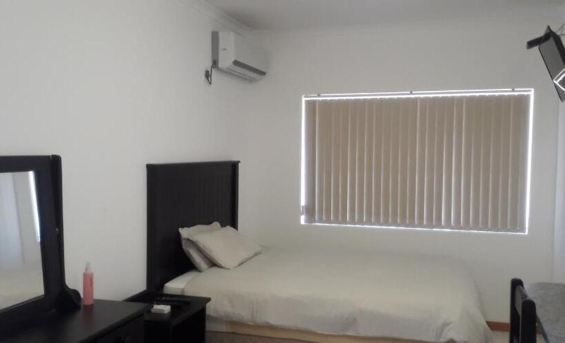 مبيت وإفطار Laings Lodge