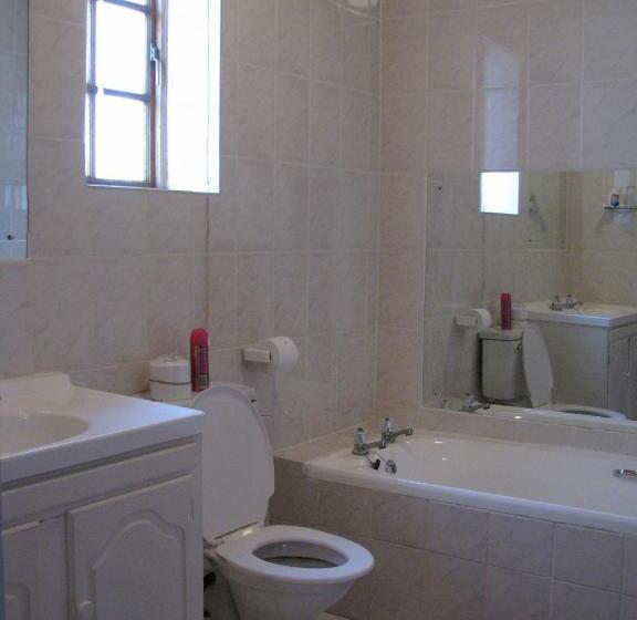 مبيت وإفطار Laings Lodge