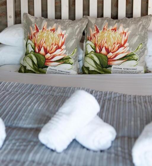 تختخواب و صبحانه Le Petit Karoo Ranch