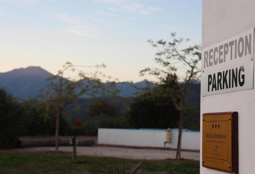 تختخواب و صبحانه Le Petit Karoo Ranch