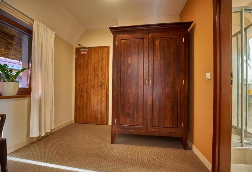 Bed and Breakfast Pension & Restaurant Patriot Trnava