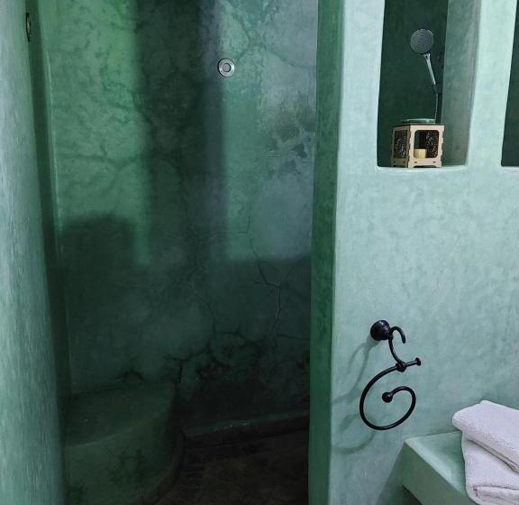 تختخواب و صبحانه Riad Ain Khadra