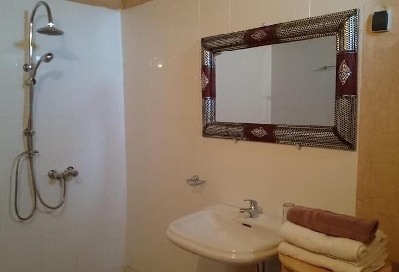 تختخواب و صبحانه Auberge Bassou