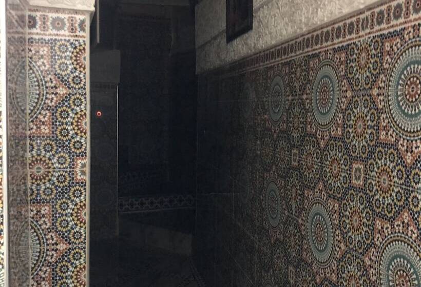 تختخواب و صبحانه Riad Family Samnoun