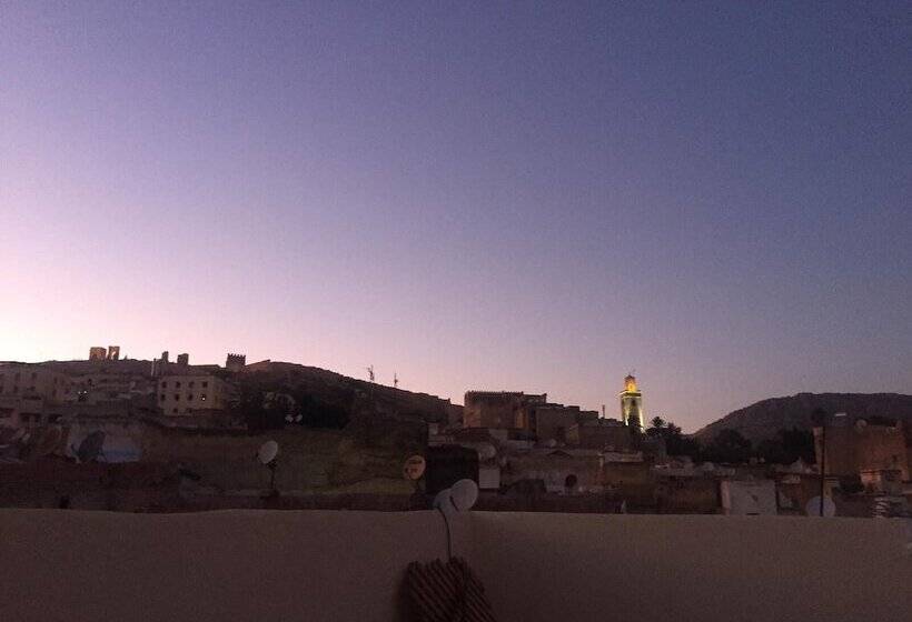 تختخواب و صبحانه Riad Family Samnoun