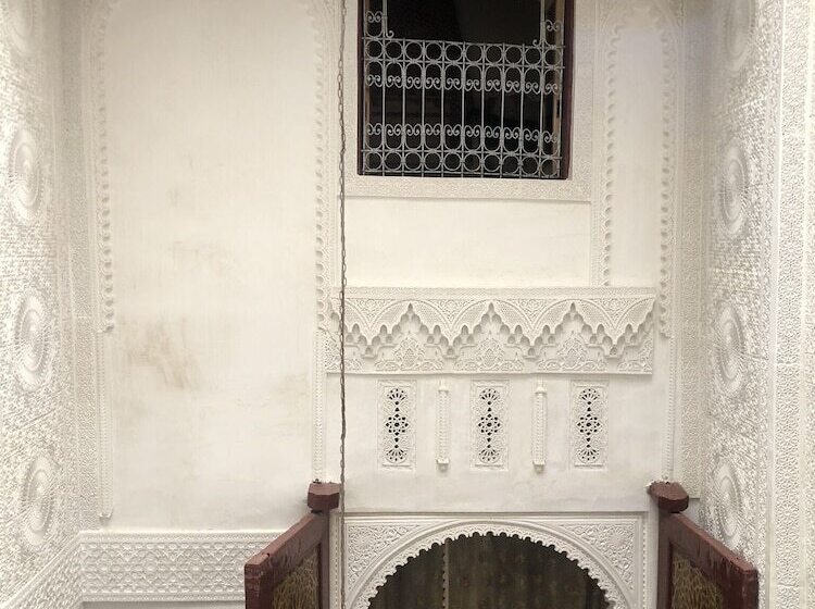 تختخواب و صبحانه Riad Family Samnoun