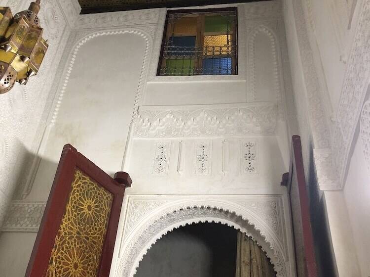 تختخواب و صبحانه Riad Family Samnoun