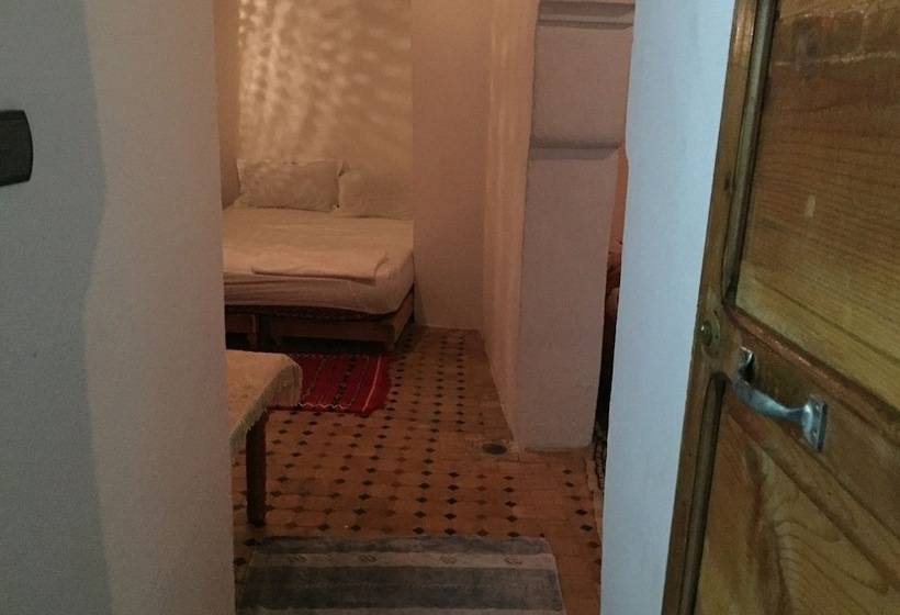 تختخواب و صبحانه Riad Family Samnoun