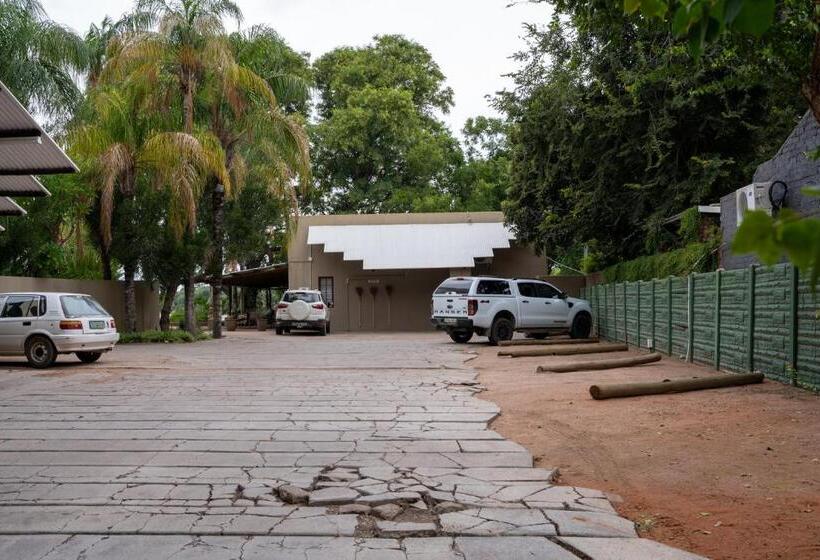 住宿加早餐  Riverbank Lodge