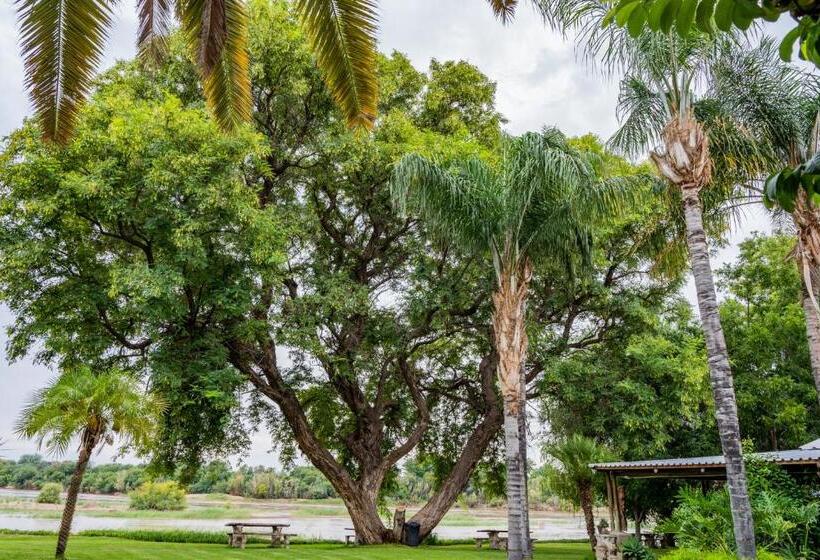 住宿加早餐  Riverbank Lodge